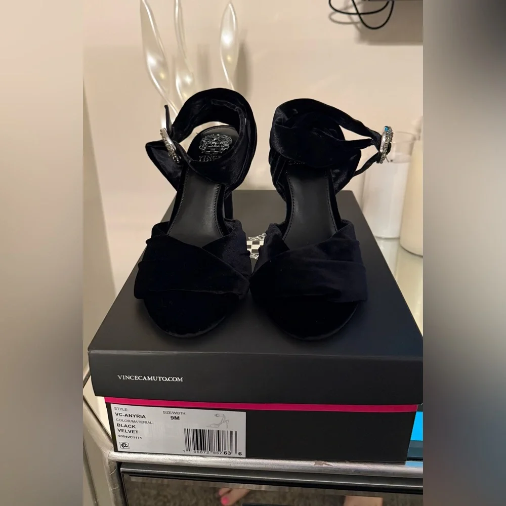 Vince Camuto Black Velvet Anyria Wrap Around Heels - Size 9 - Never Worn - NWT - Picture 4 of 7